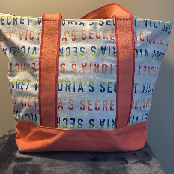 Victoria Secret over night bag! Perfect for travel or work! Great buy! - Picture 4 of 6